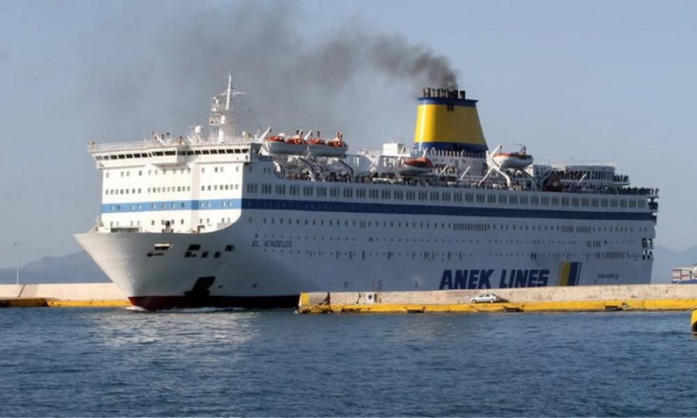 Κορονοϊός: Προσάραξε στο λιμάνι του Πειραιά το ‘’Ελ.Βενιζέλος’’ με τα 119 κρούσματα